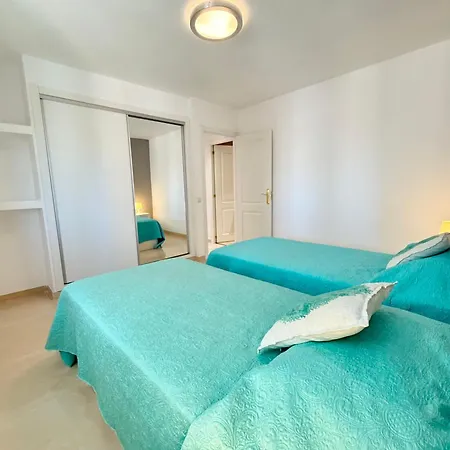 Palmeras Beachfront And Pool Cozy 푸엔히롤라